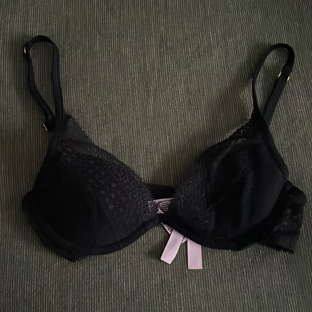 Incredible by Victoria’s Secret Plunge Bra
